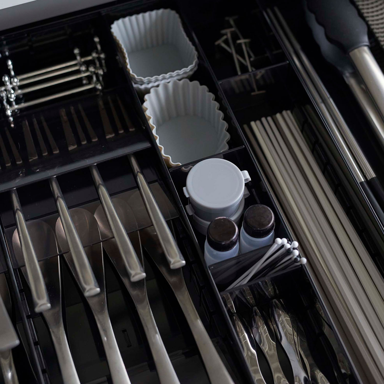 Tower Diagonally Stacking Expandable Cutlery Case