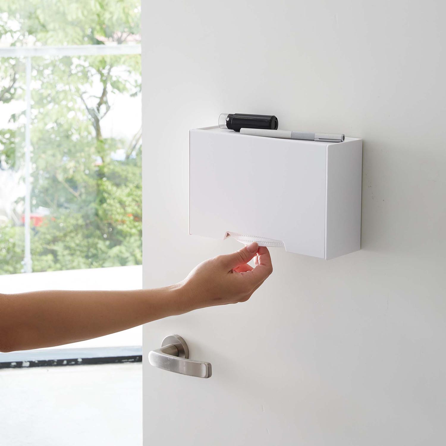 Smart Magnetic Mask Dispenser