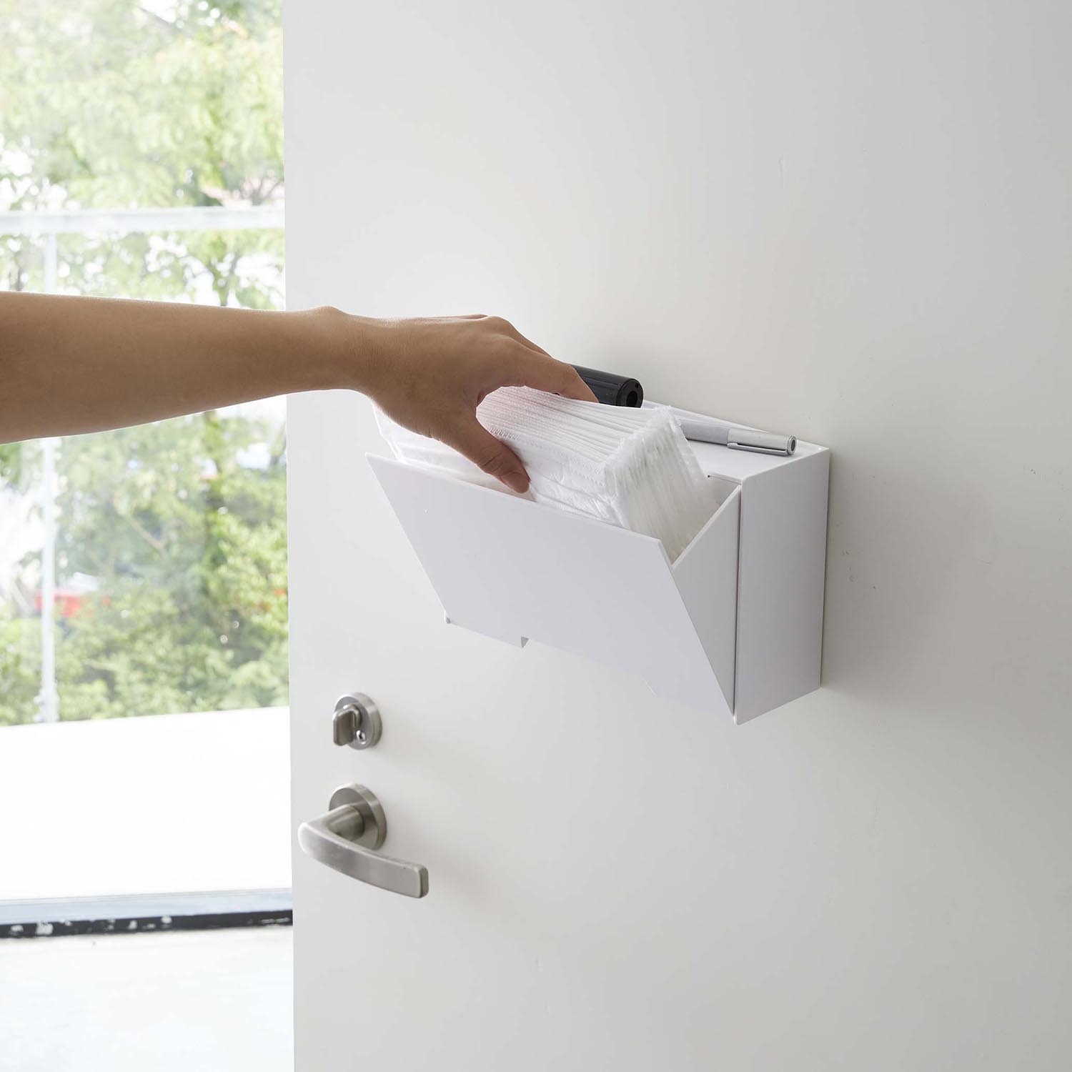 Smart Magnetic Mask Dispenser