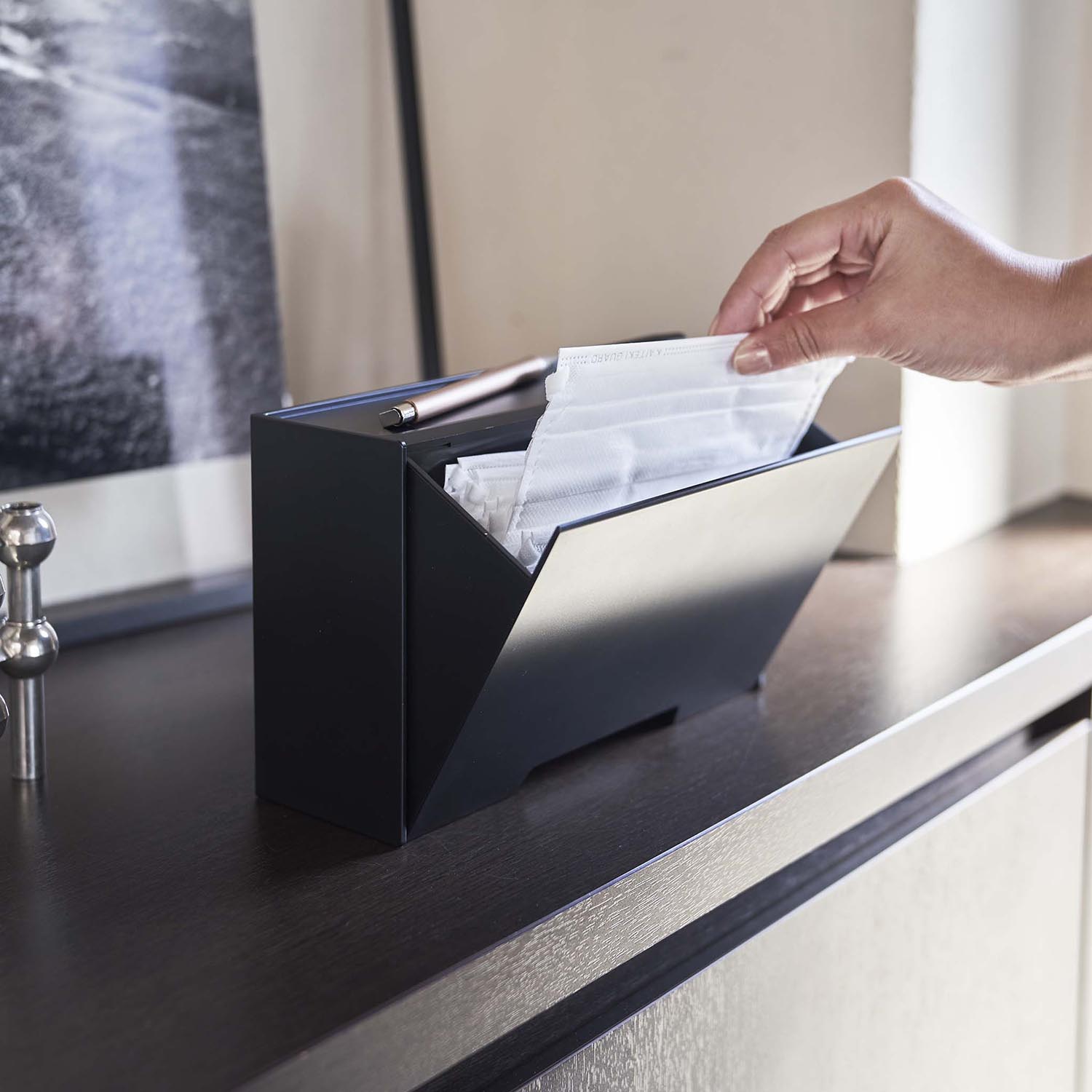 Smart Magnetic Mask Dispenser