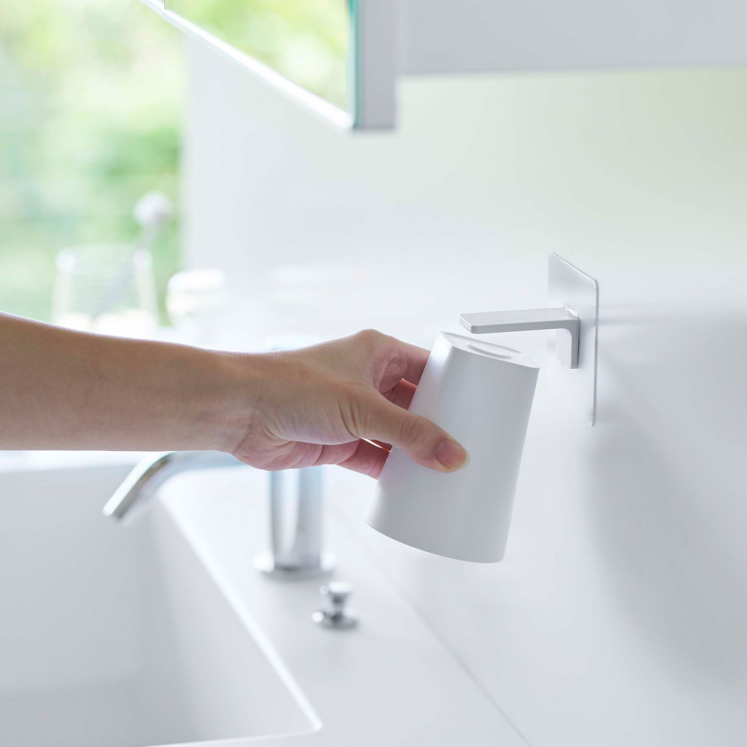 Tower Magnetic Cup Dryer / Reusable Adhesive