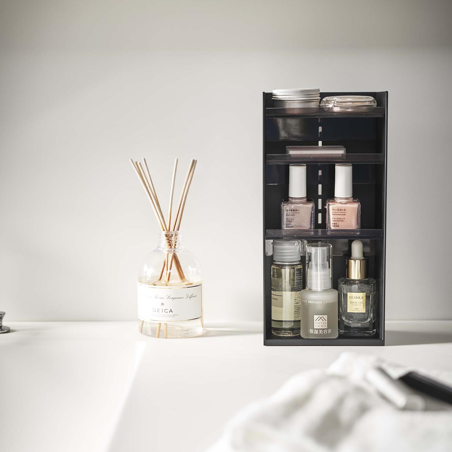 Tower Make-Up Storage Case