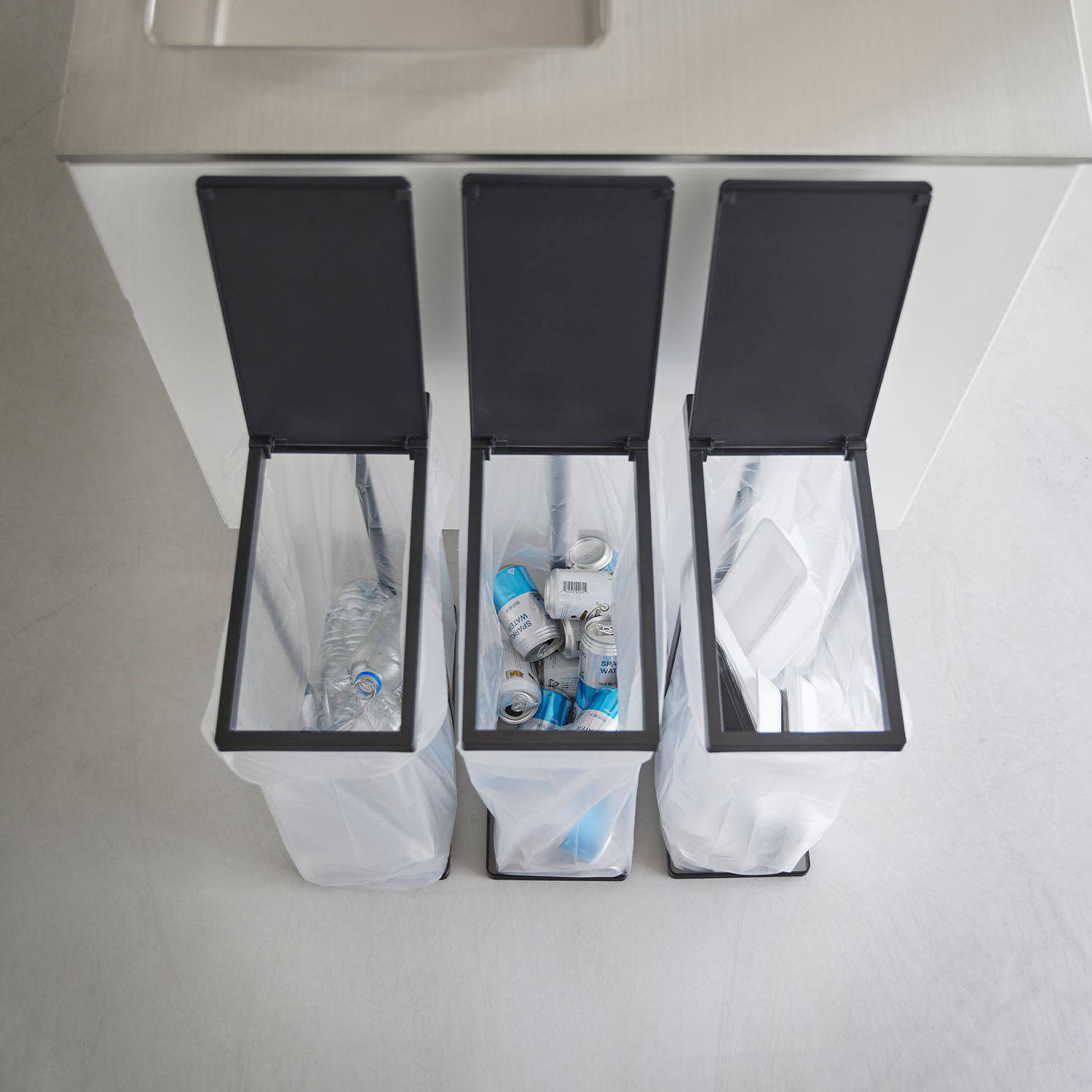 Tower Lidded Garbage Bag Holder