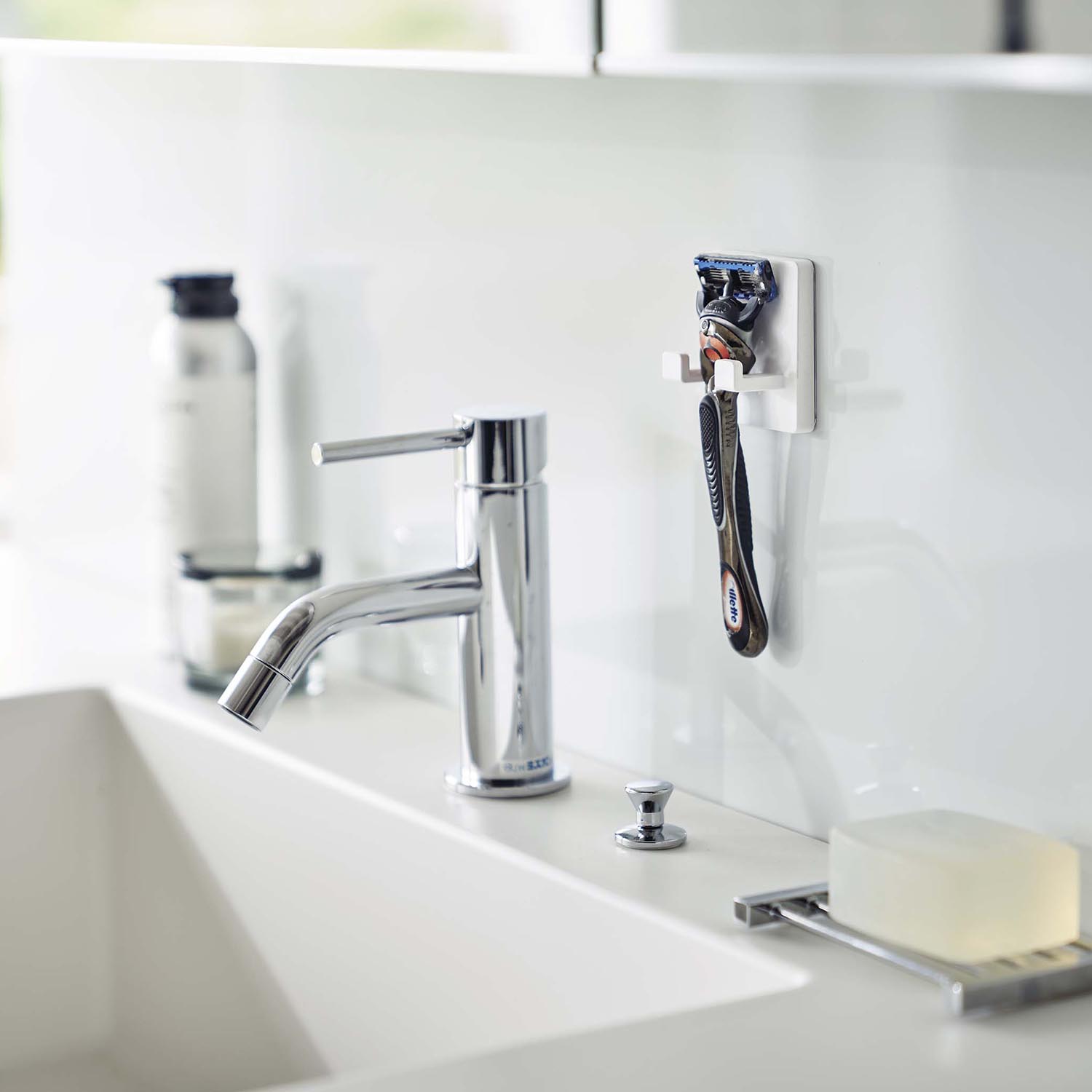 Mist Reusable Adhesive Razor Holder