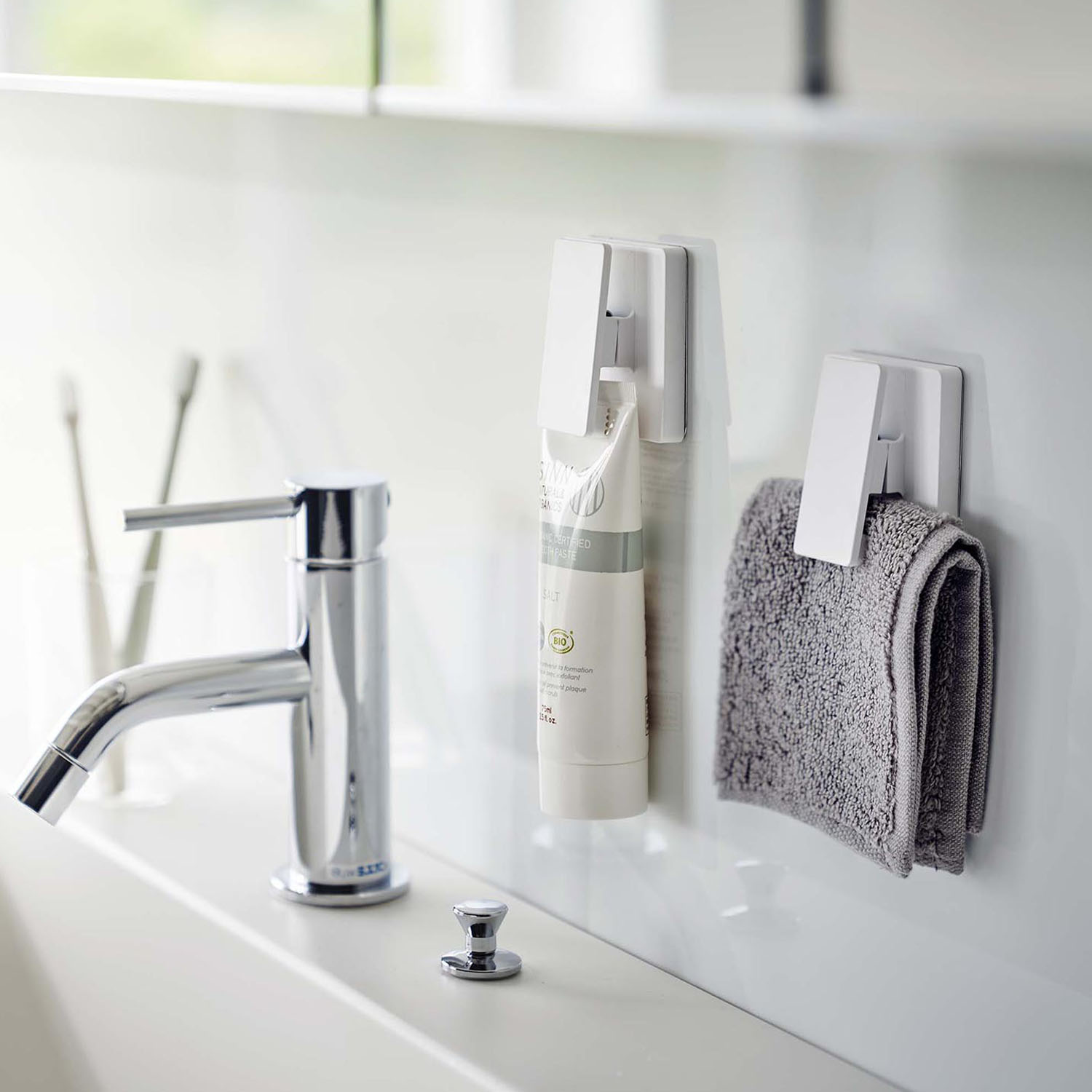 Mist Reusable Adhesive Clip