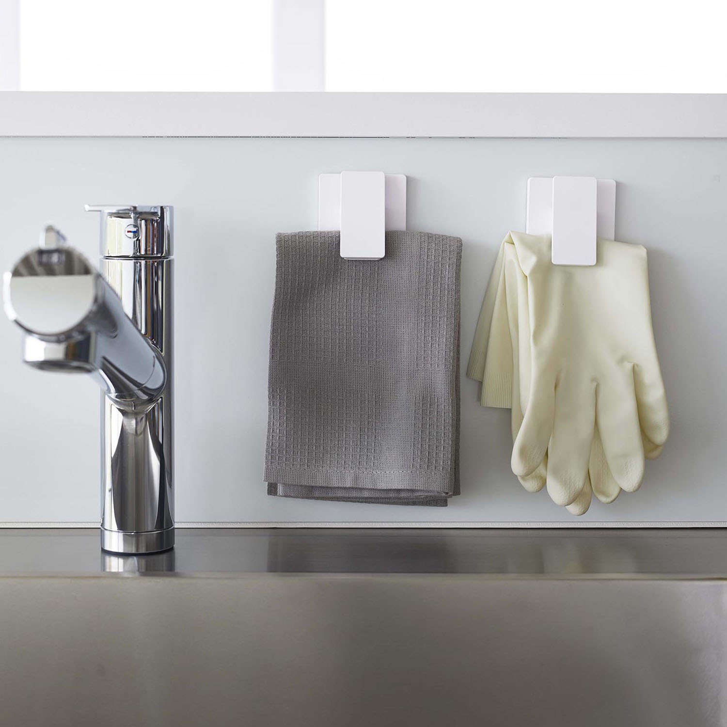 Mist Reusable Adhesive Clip