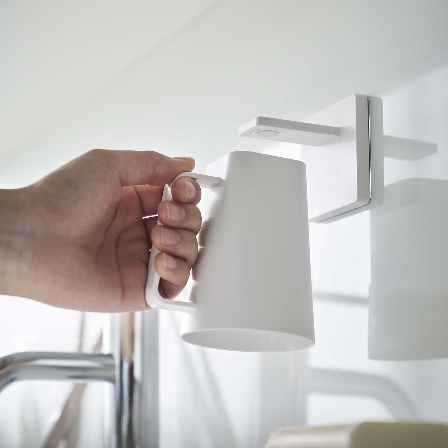 Mist Magnetic Cup Dryer | Reusable Adhesive