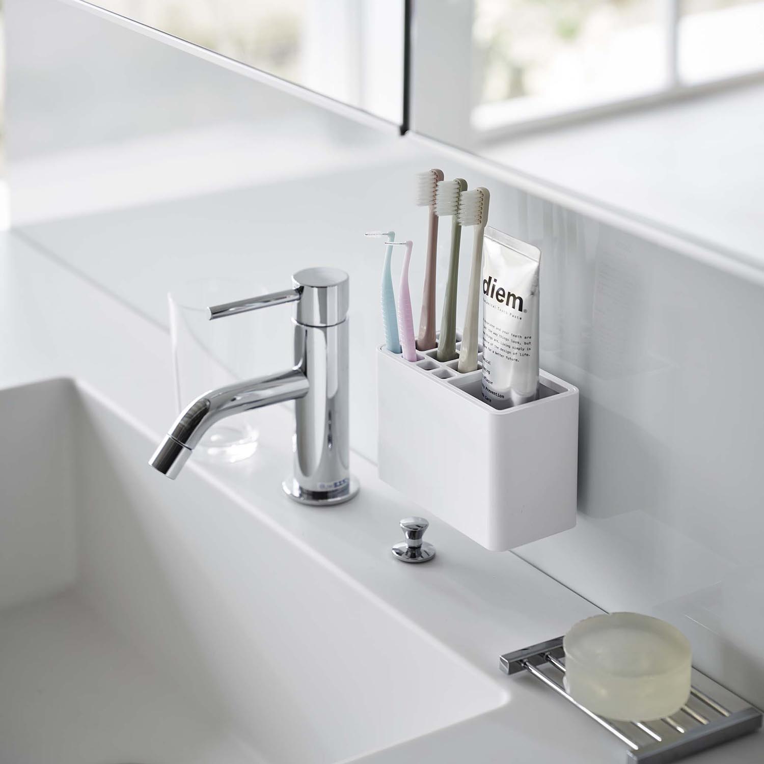 Mist Reusable Adhesive Toothbrush Holder