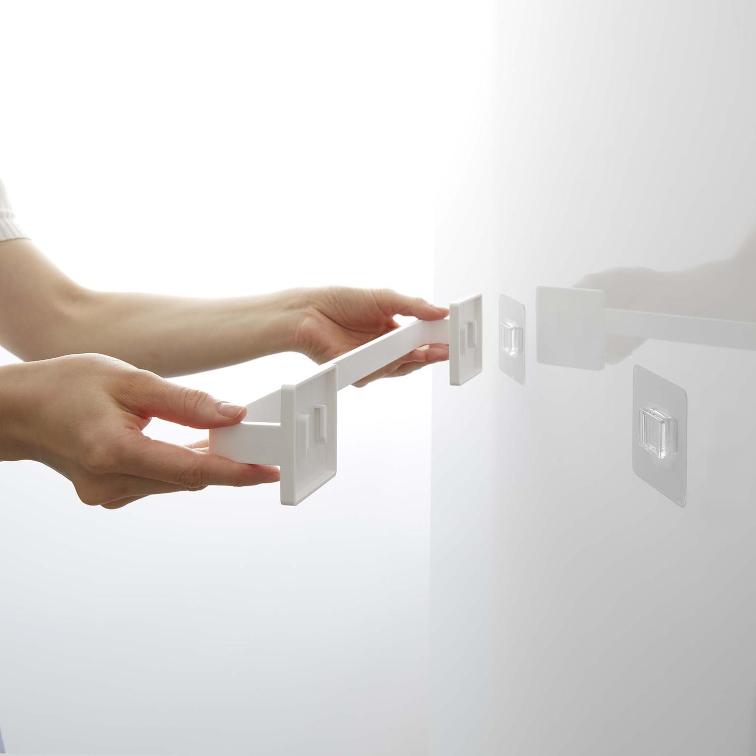 Mist Reusable Adhesive Towel Hanger