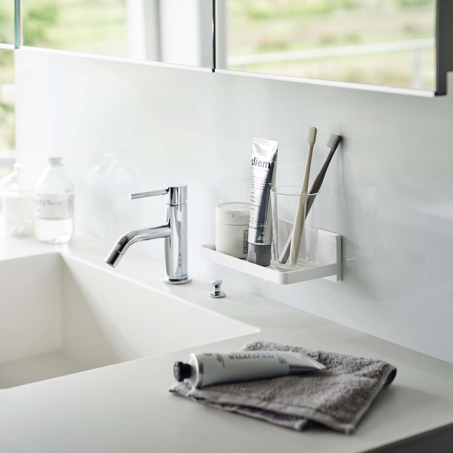 Mist Reusable Adhesive Tray