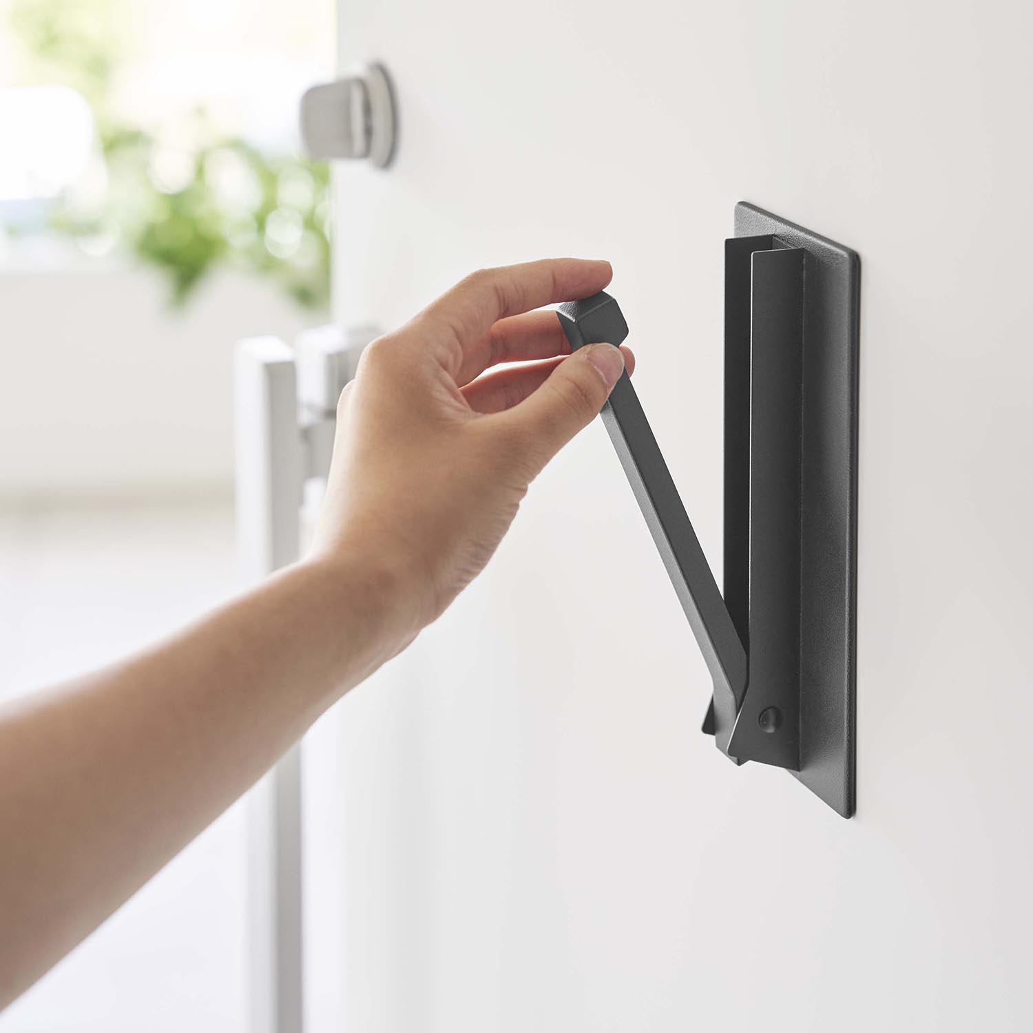 Tower Magnet Folding Hanger