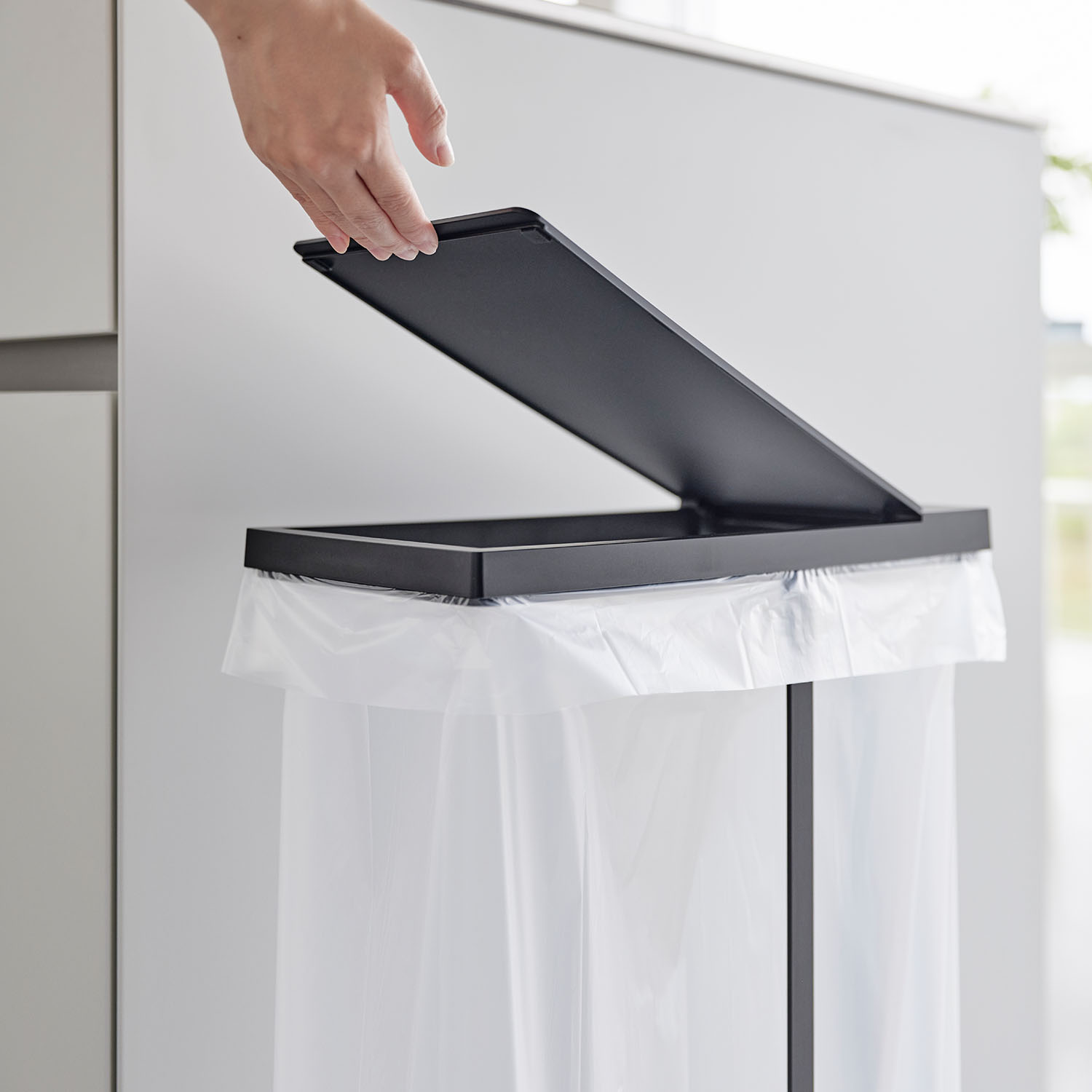 Tower Lidded Garbage Bag Holder