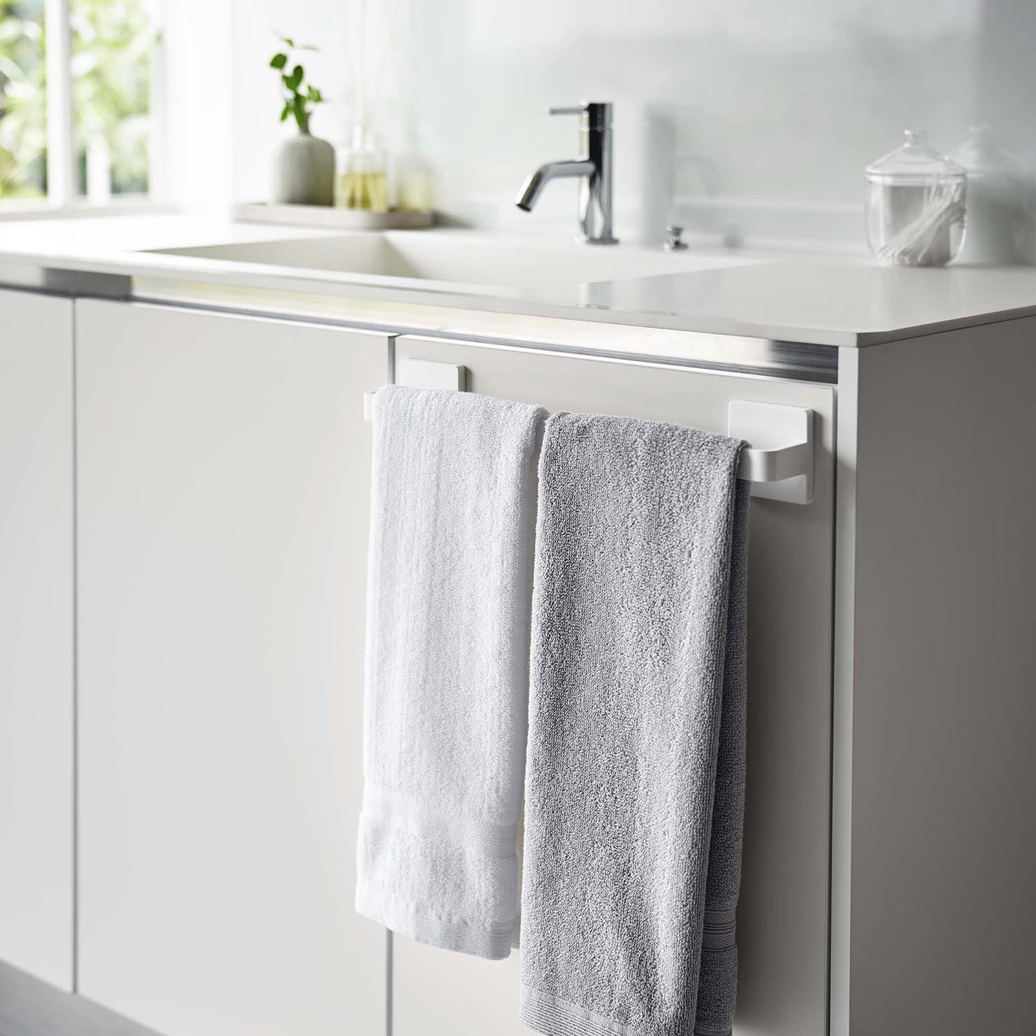 Plate Reusable Adhesive Towel Hanger