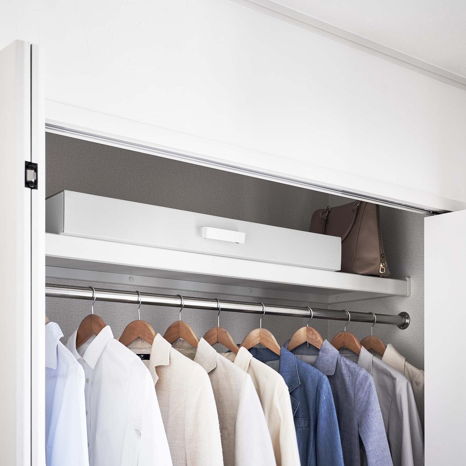 Tower Kimono Storage Box
