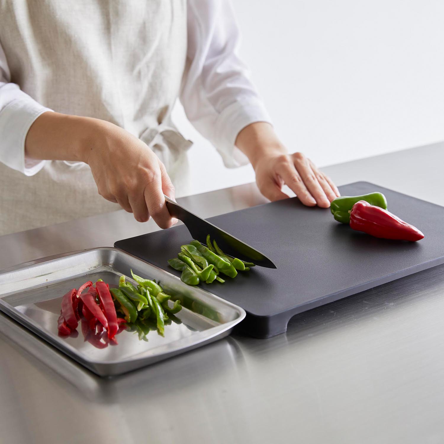 Tower Magnetic Cutting Board - Rectangular