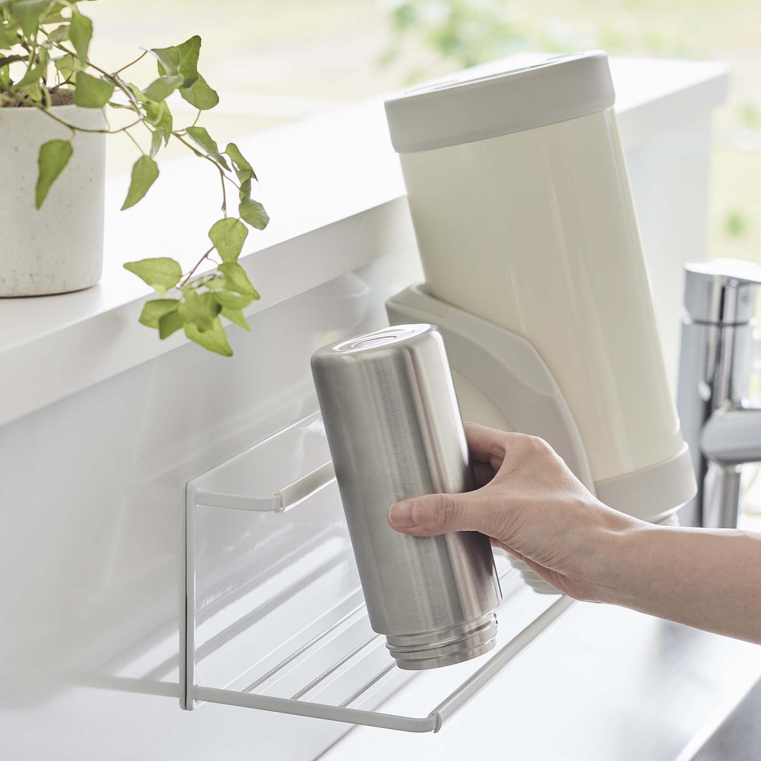 Tower  Magnetic Bottle Drying Rack