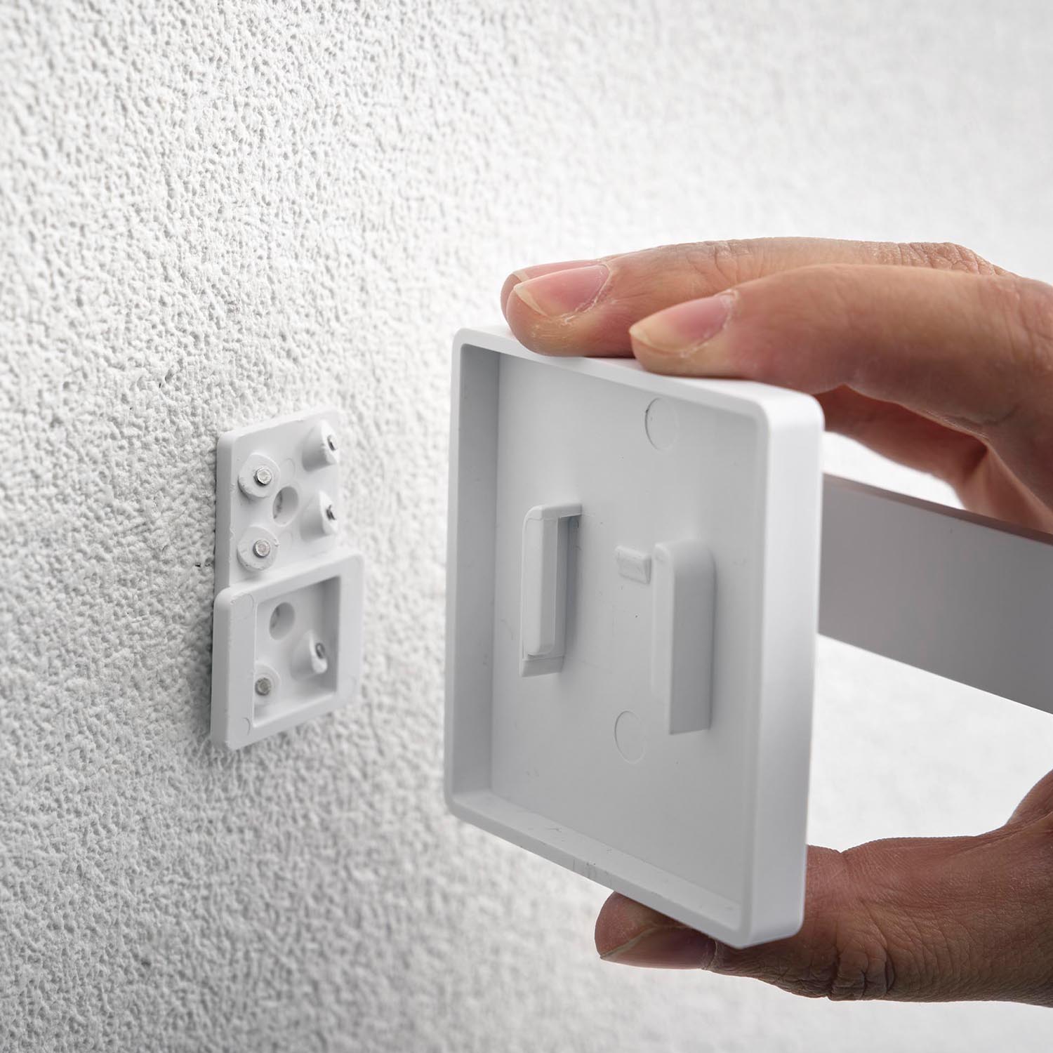Plate Wall-Mounted Towel Hanger W36