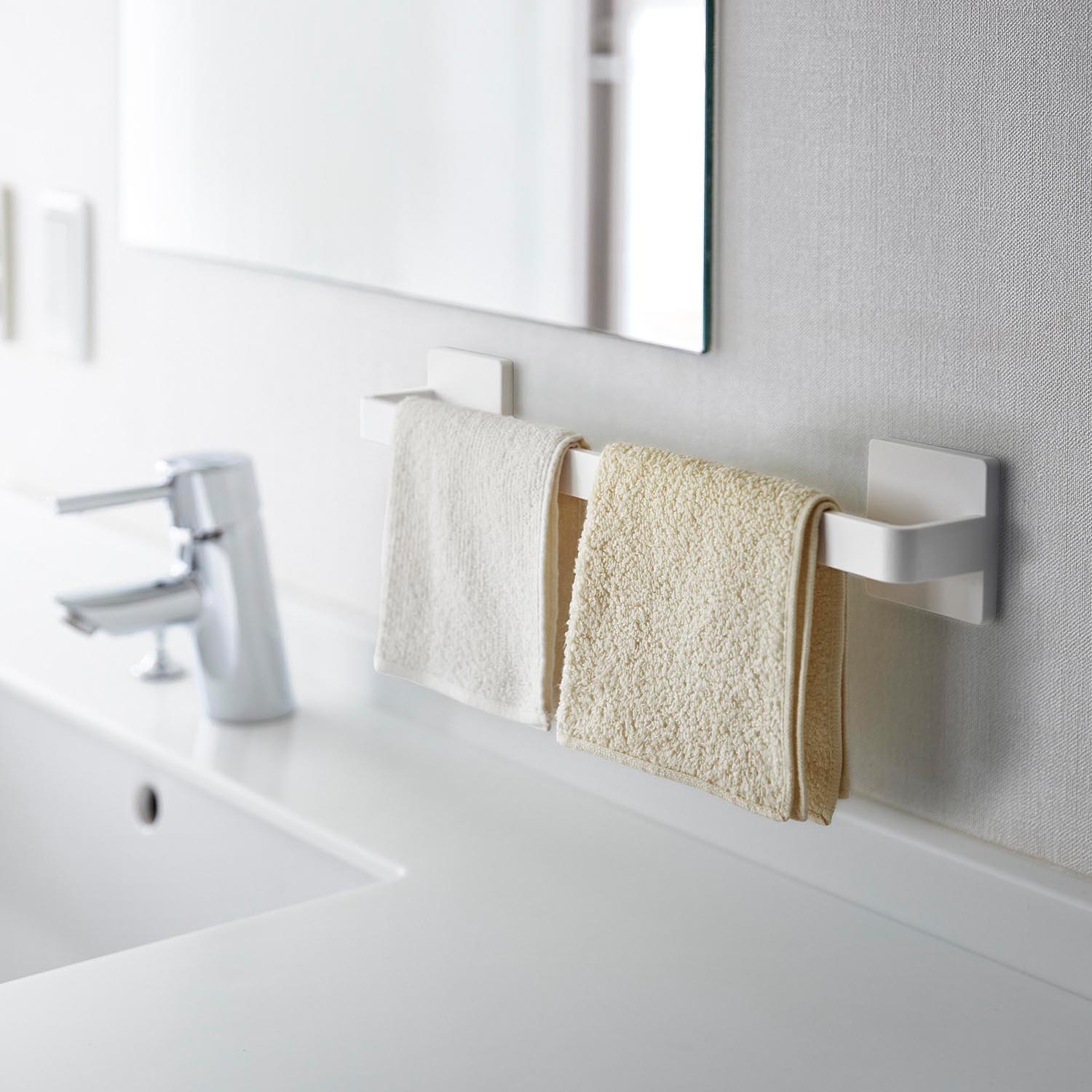 Plate Wall-Mounted Towel Hanger W36