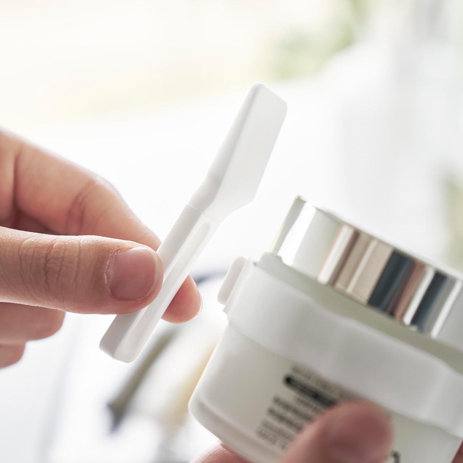 Tower Beauty Cream Applicator With Storage Band