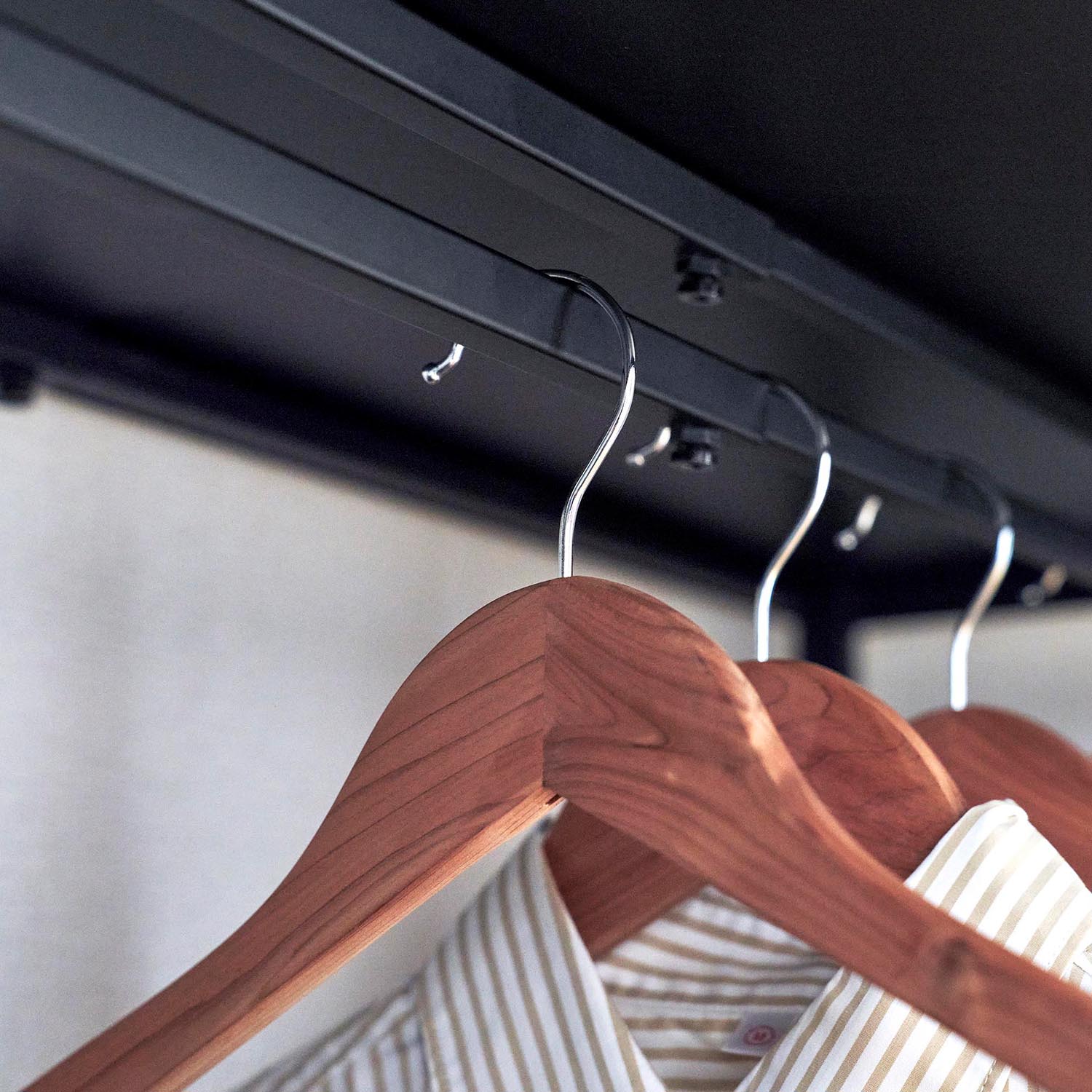 Tower Expandable Suitcase Rack