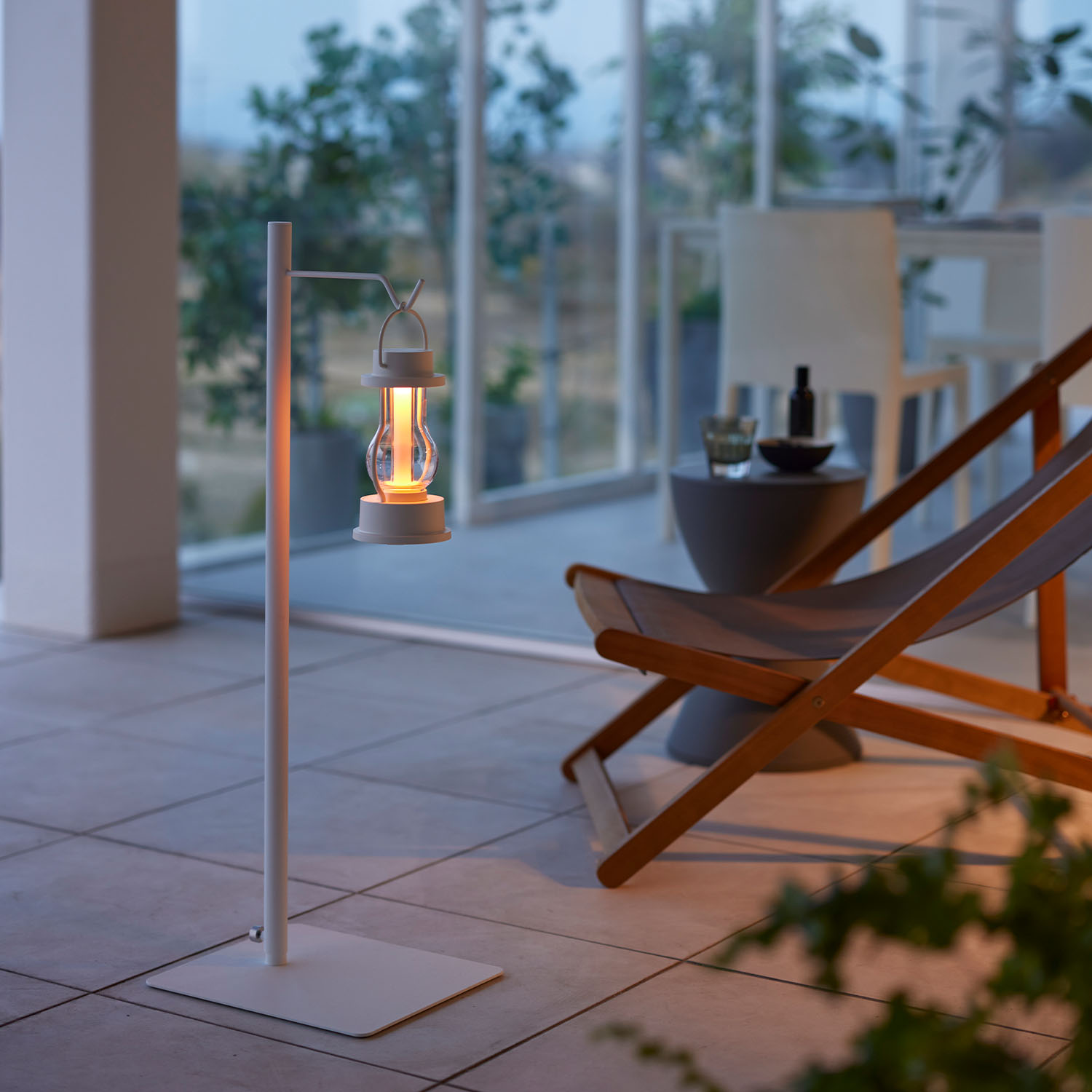 Tower Adjustable Lantern Stand