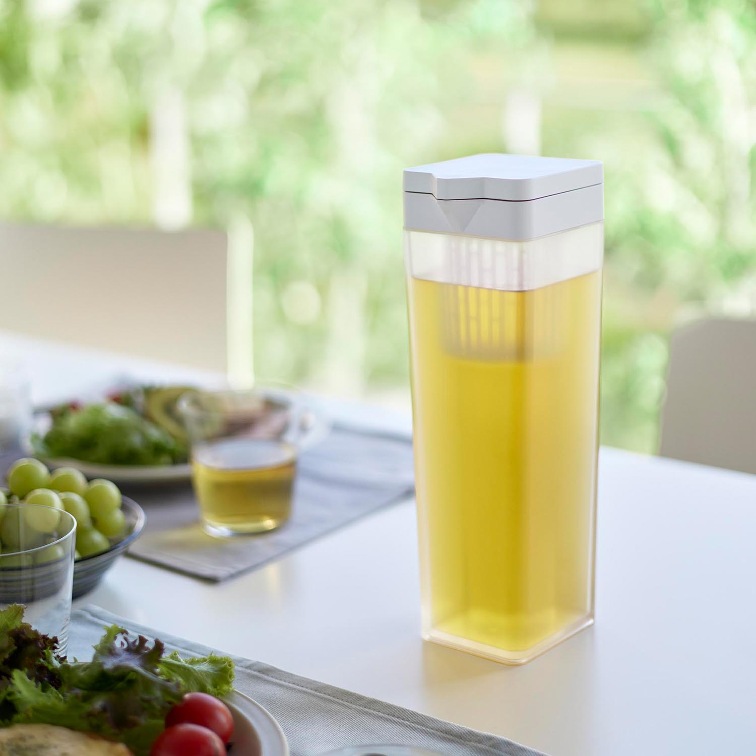 Tower Pitcher With Tea Bag Insert