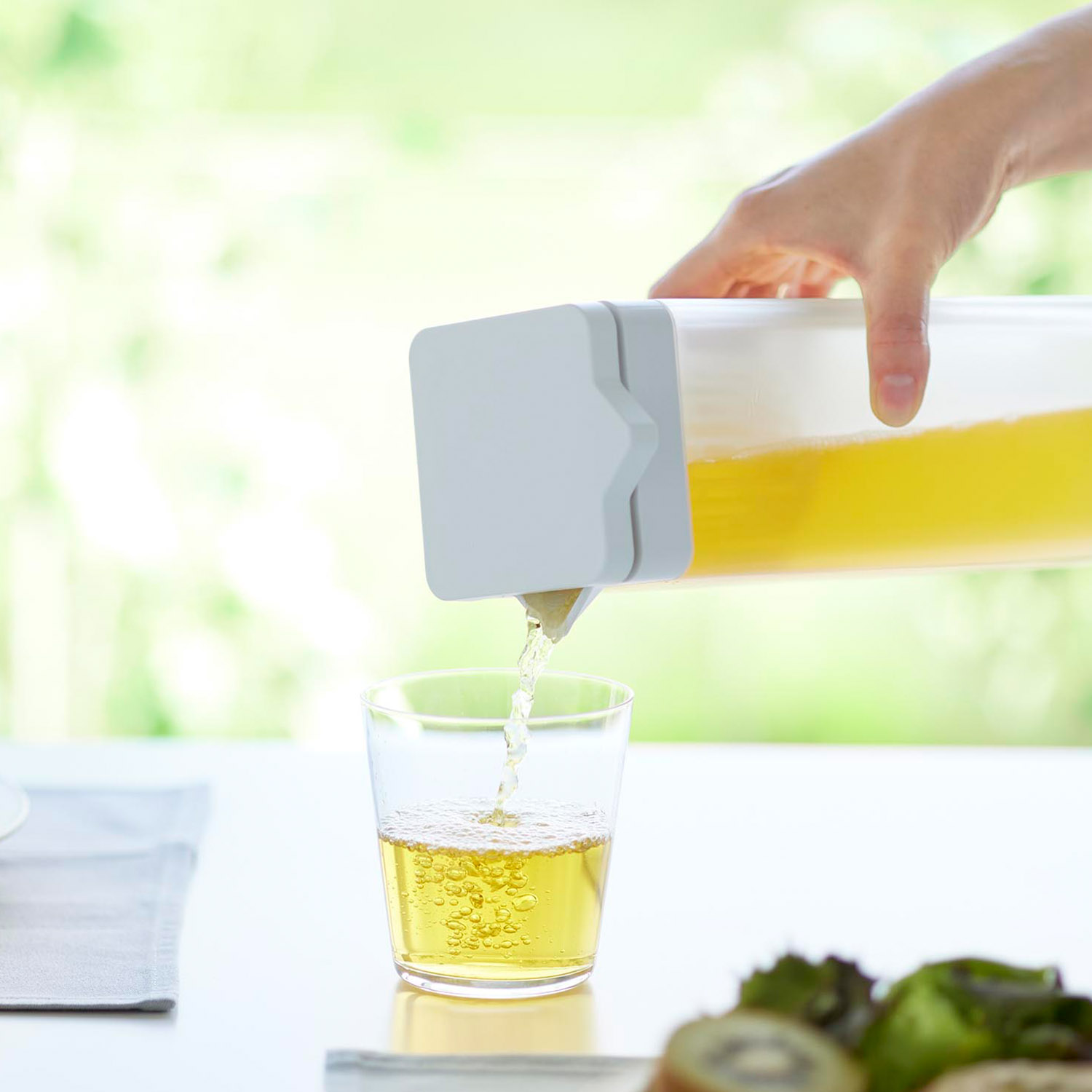 Tower Pitcher With Tea Bag Insert