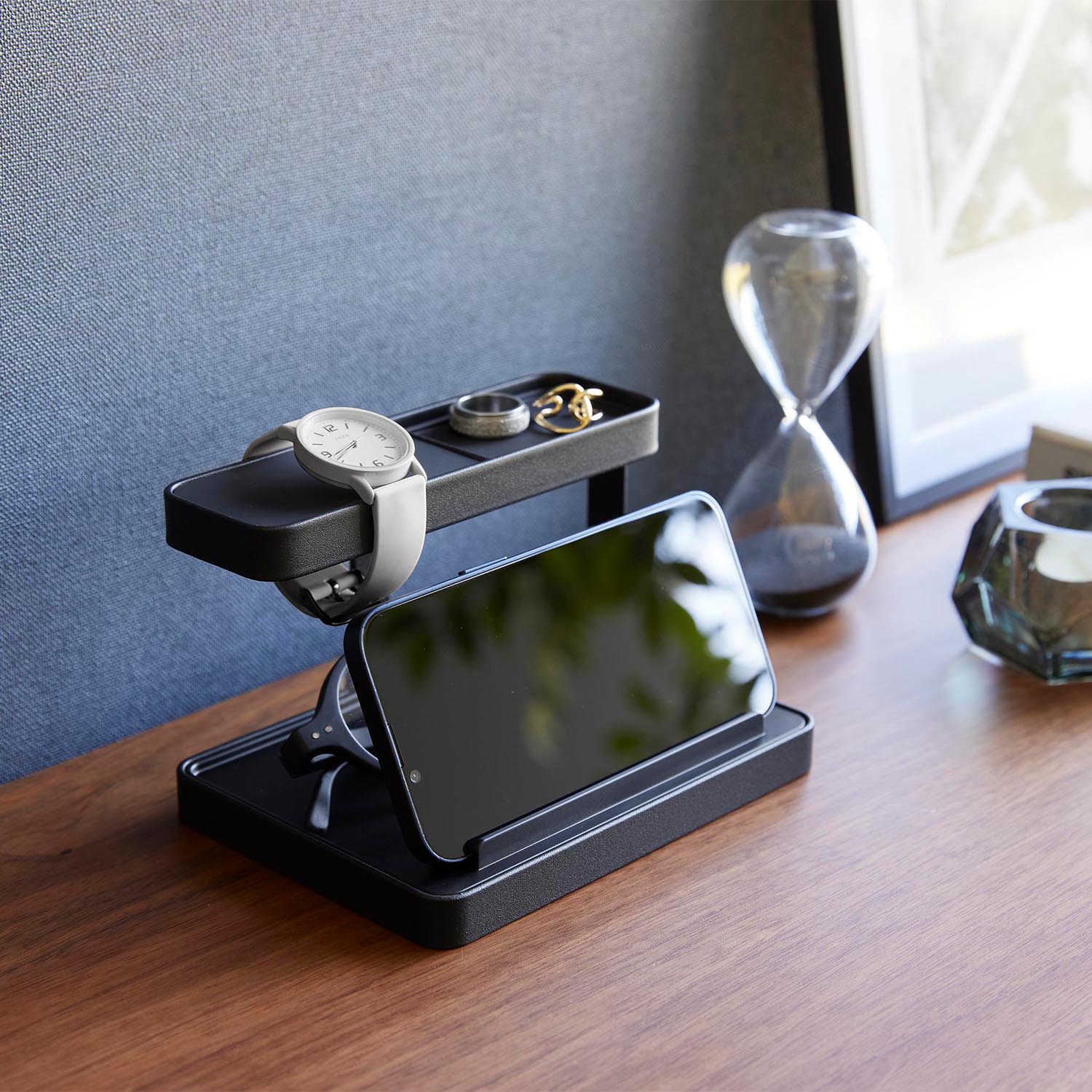 Tower Smartphone & Device Charging Station
