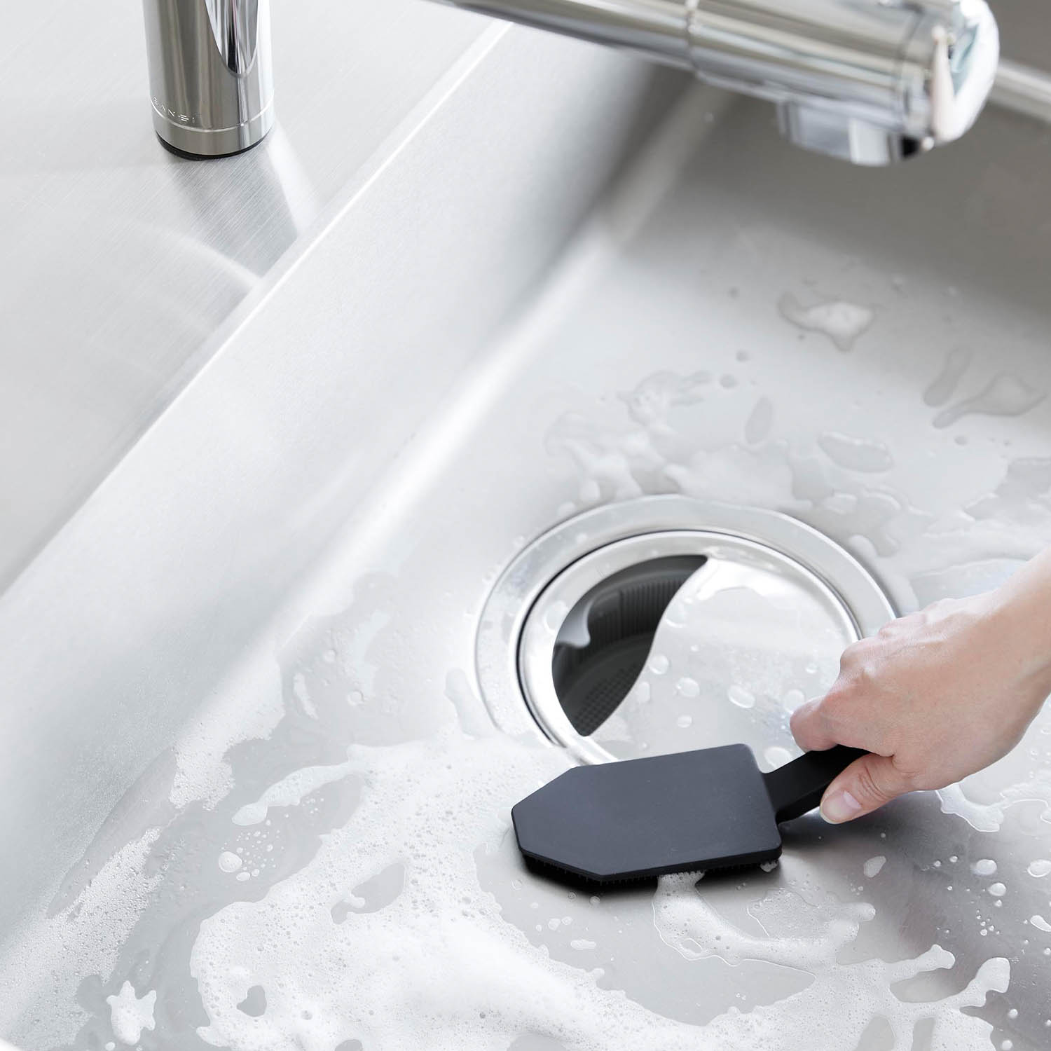 Tower Silicone Sponge With Magnetic Handle