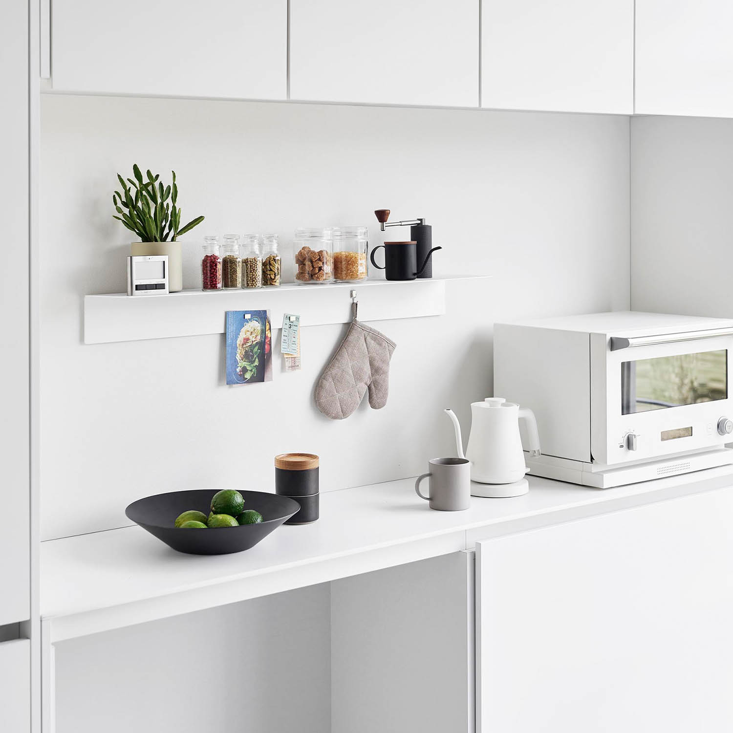 Tower Wall-Mounted Rack With Magnetic Panel [90cm]