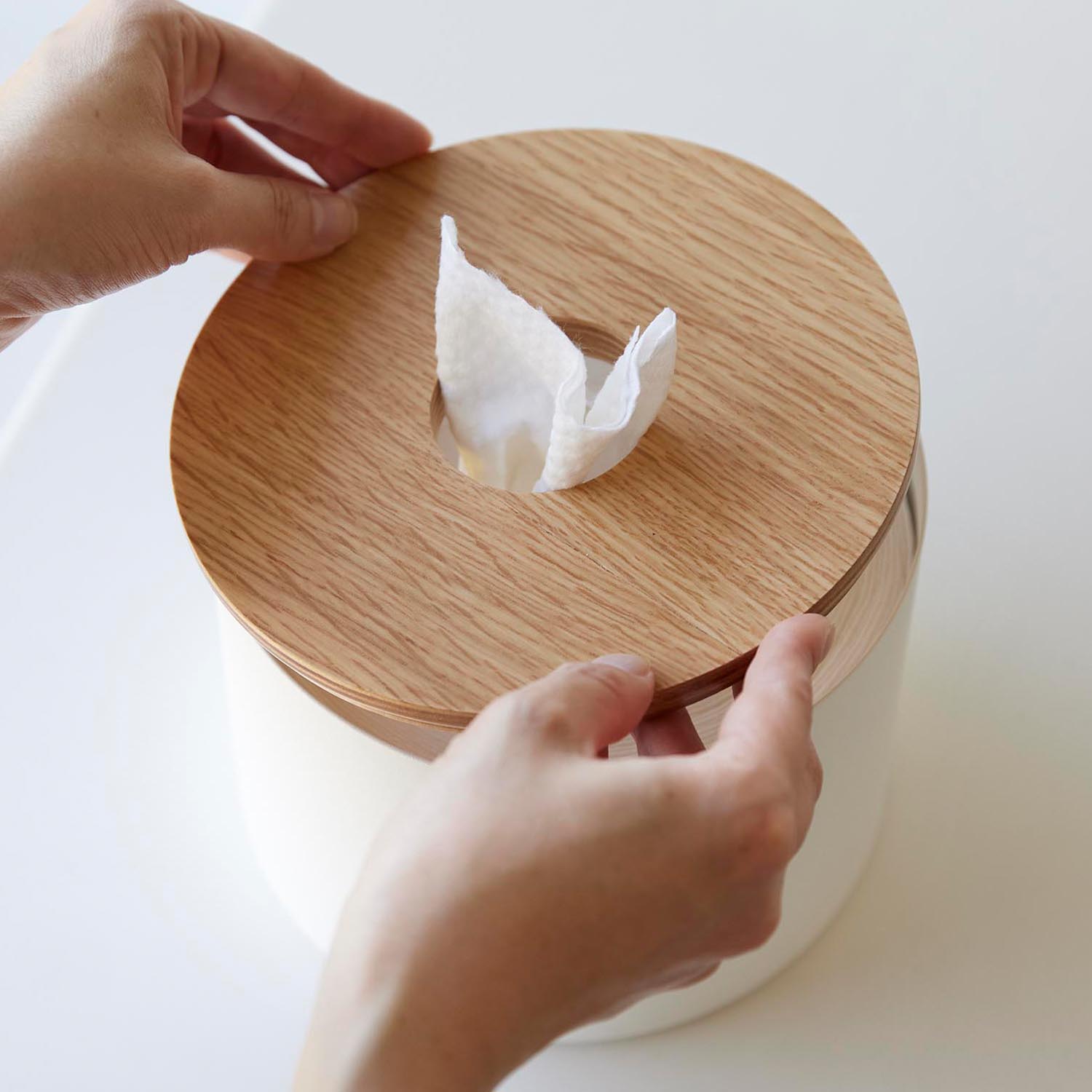 Rin Make-Up Remover Towelette Holder