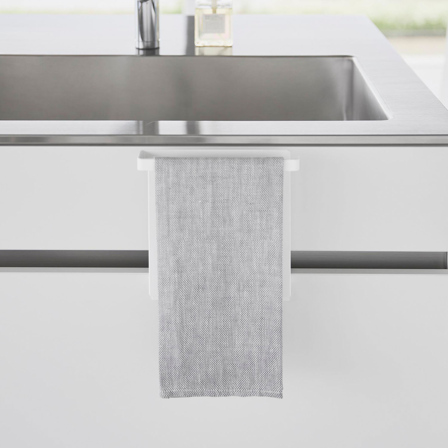 Tower Cabinet Door Towel Hanger [15cm]