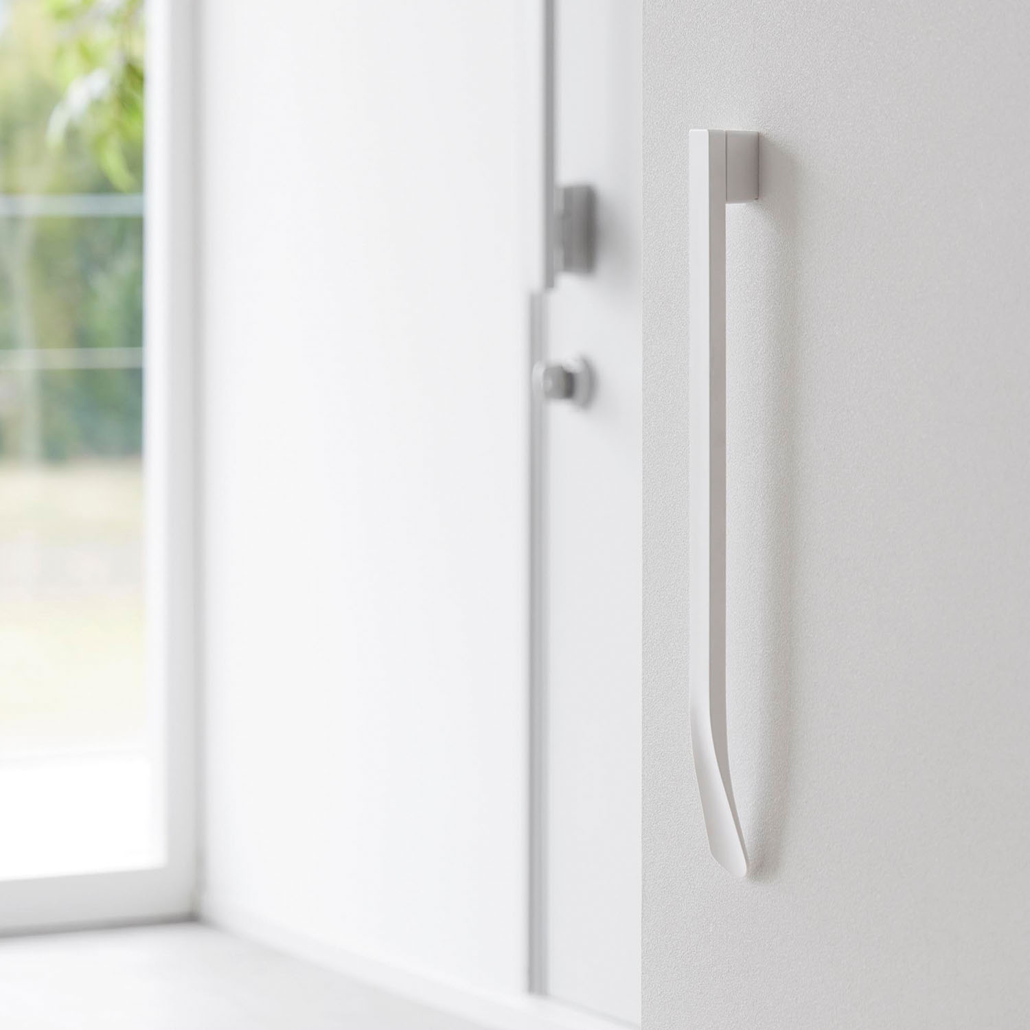 Tower Wall-Mounted Magnetic Shoehorn, Drywall Compatible
