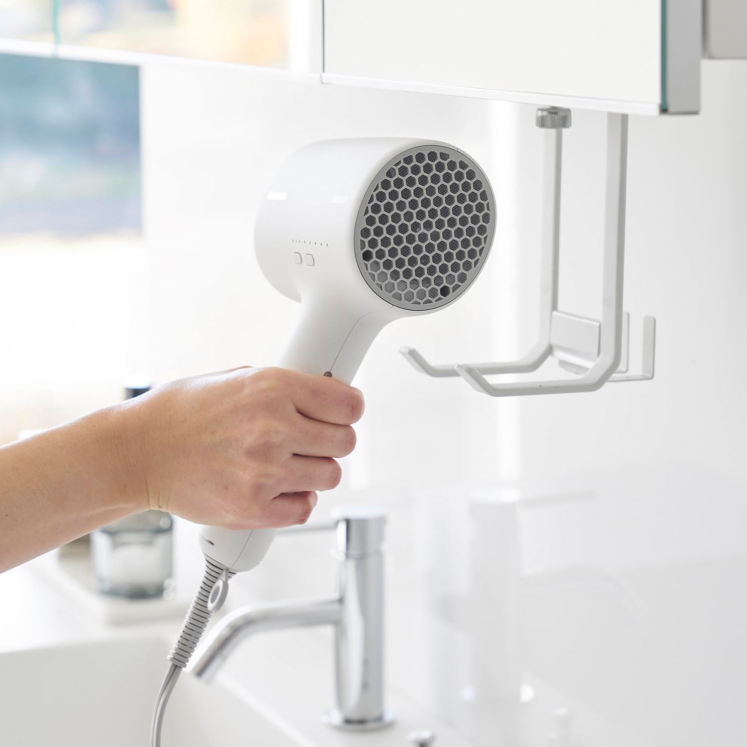 Tower Under-Shelf Dryer Hanger
