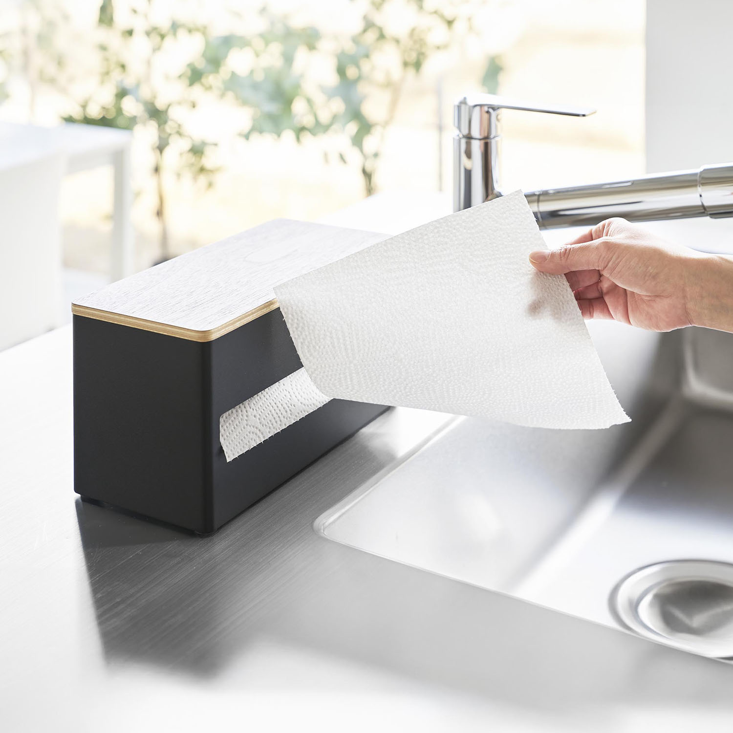 Rin Easy-Tear Paper Towel Dispenser S