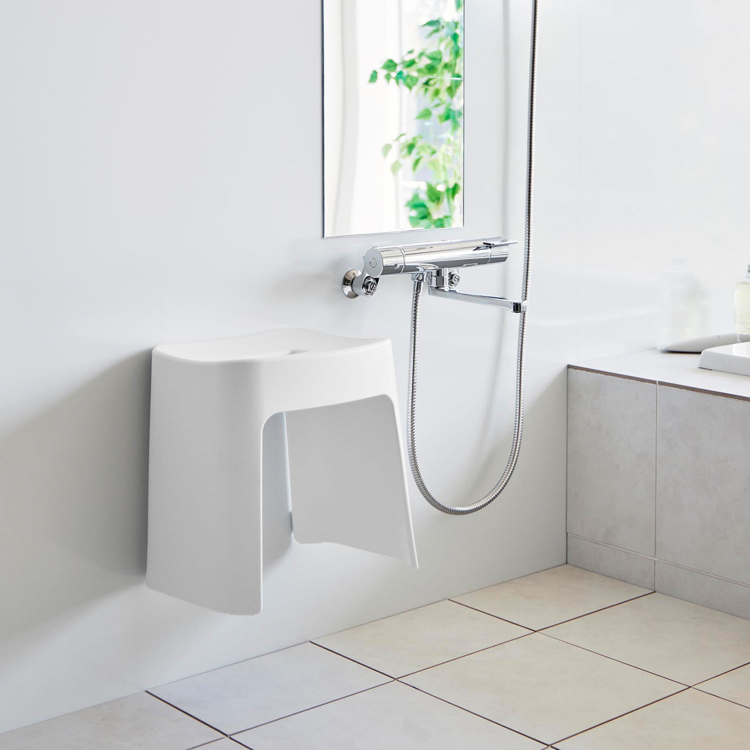 Tower Easy-Wash Magnetic Bath Stool [32cm]