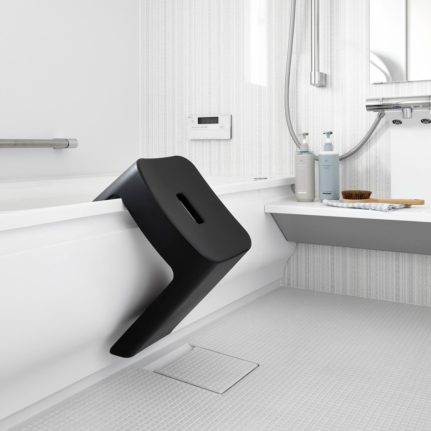 Tower Easy-Wash Magnetic Bath Stool [32cm]