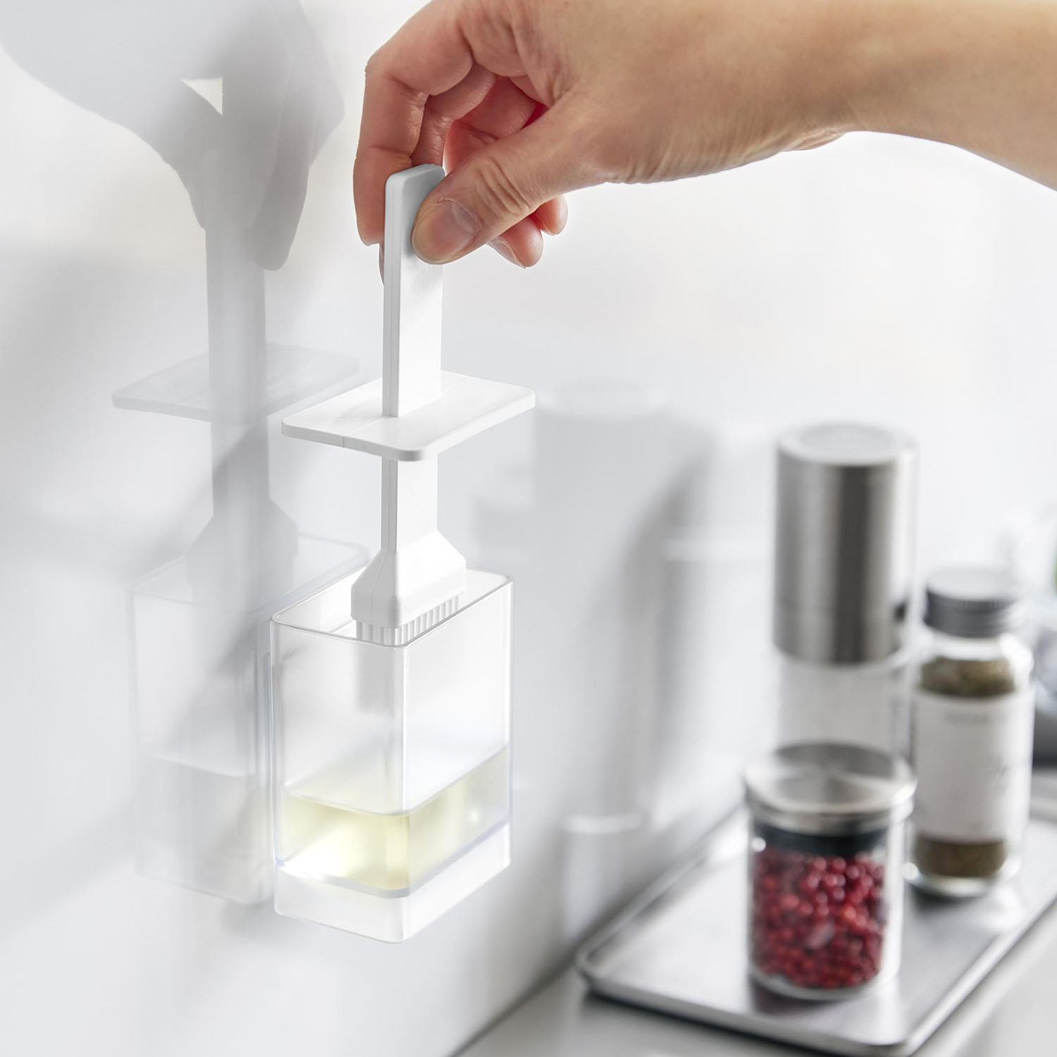 Tower Magnetic Oil Brush