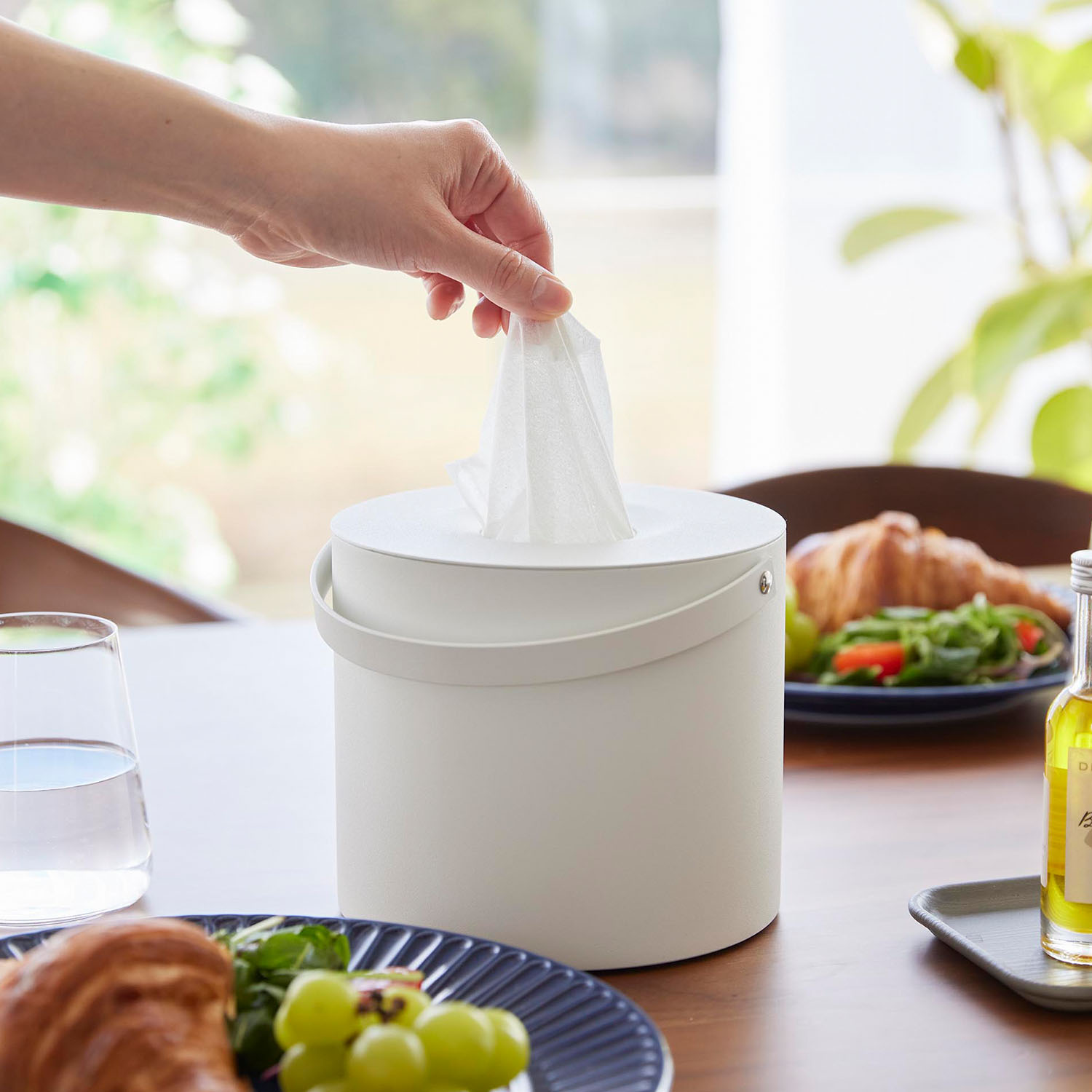 Tower Tissue Case With Handle