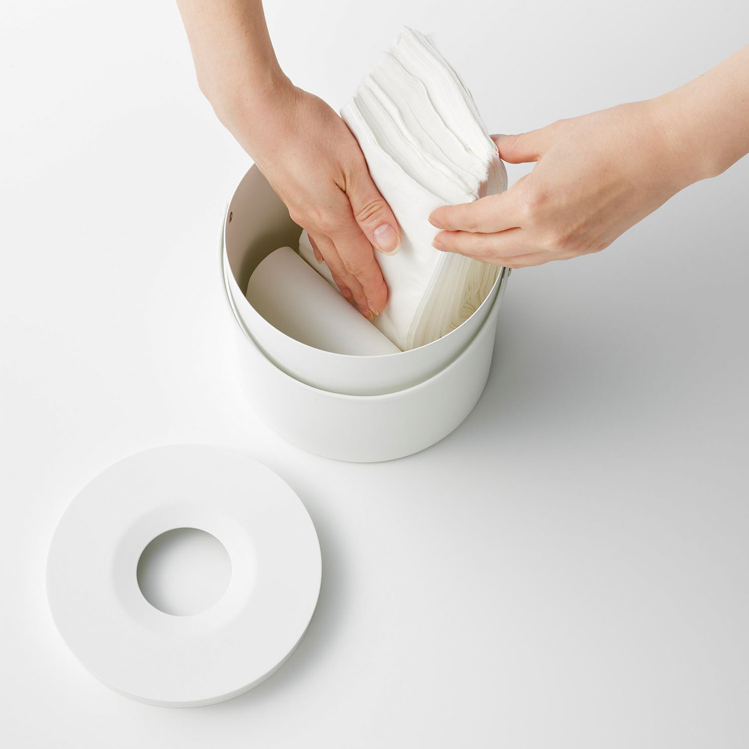 Tower Tissue Case With Handle