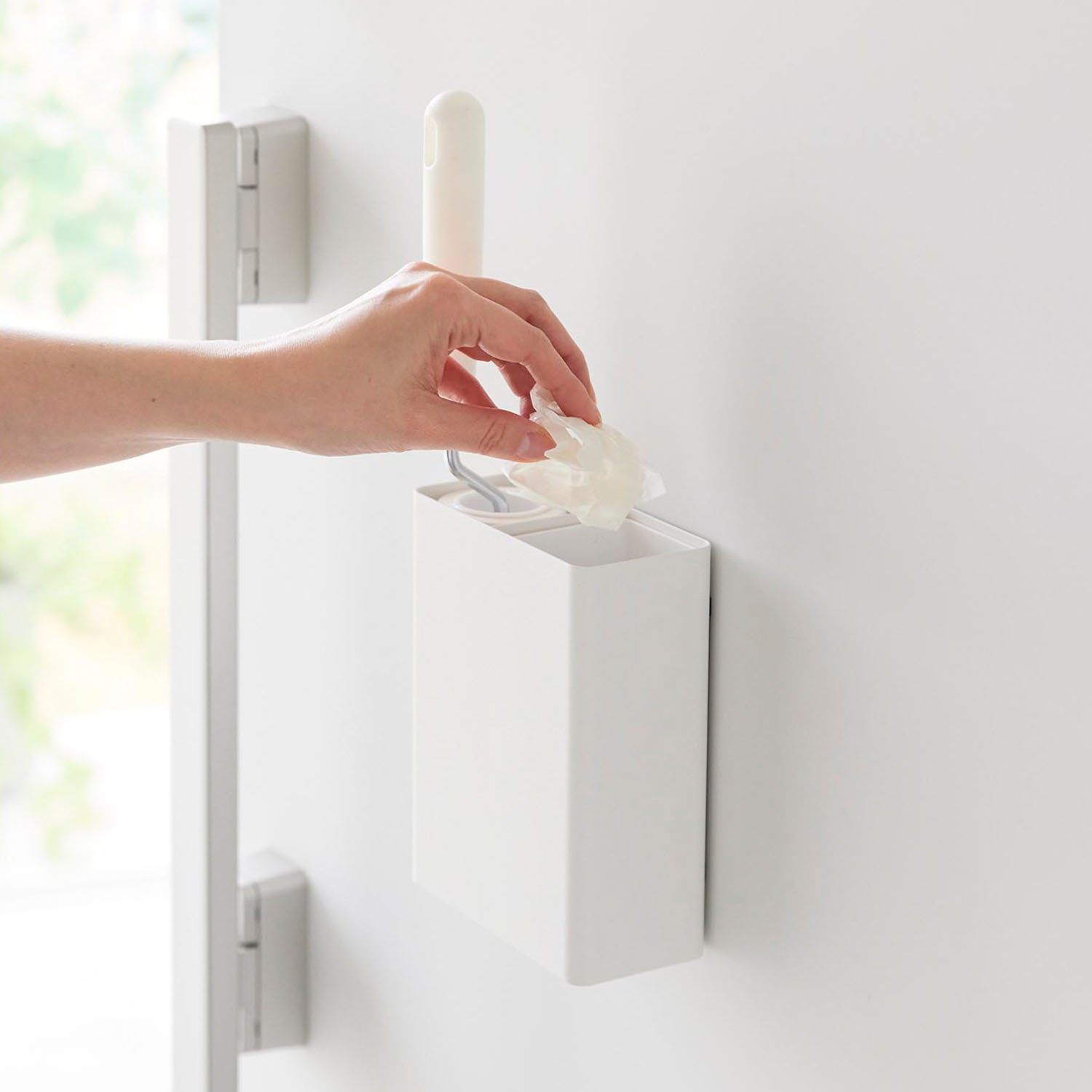 Tower Magnetic Lint Roller Holder And Dust Box