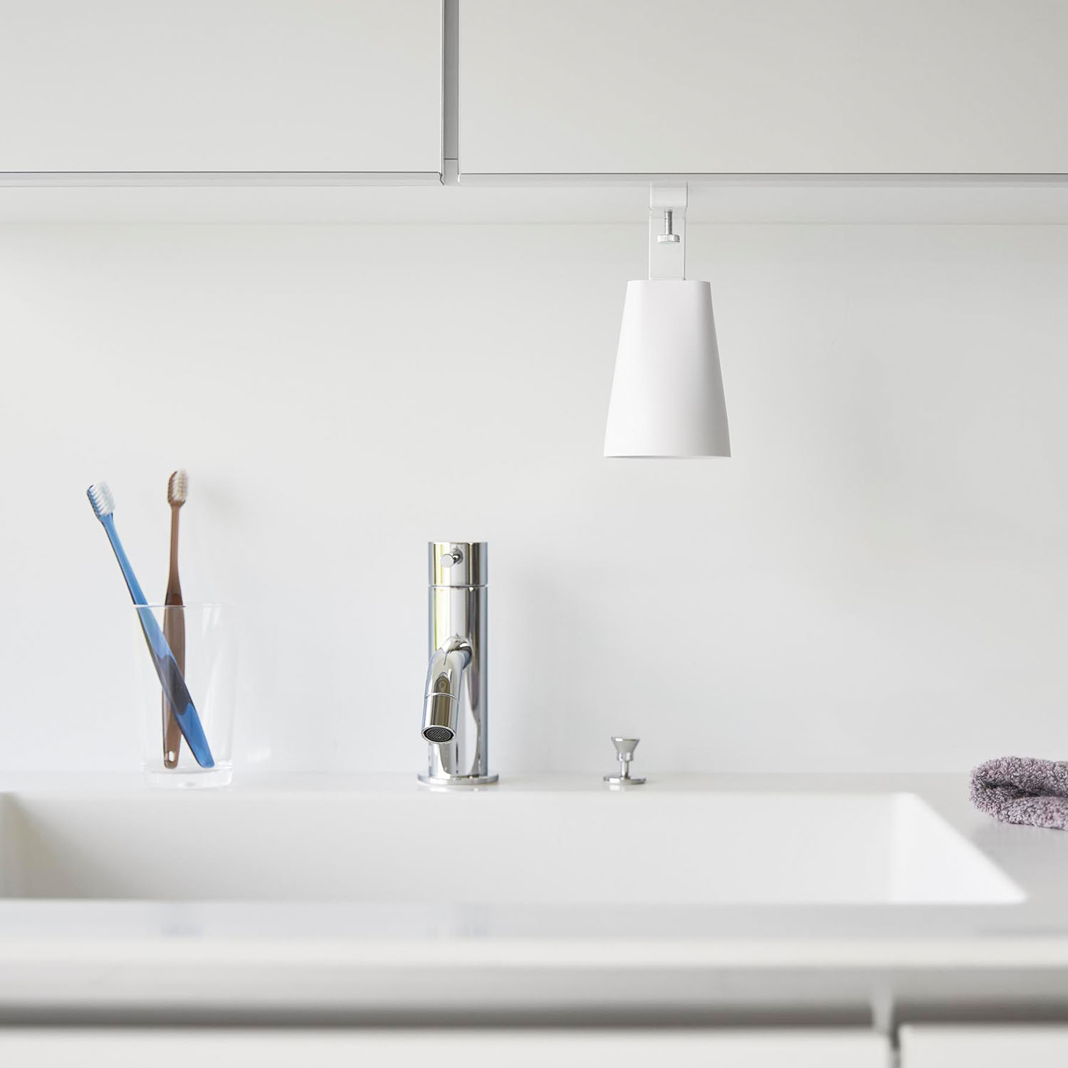 Tower Hook-Mounted Under-Cabinet Magnetic Tumbler