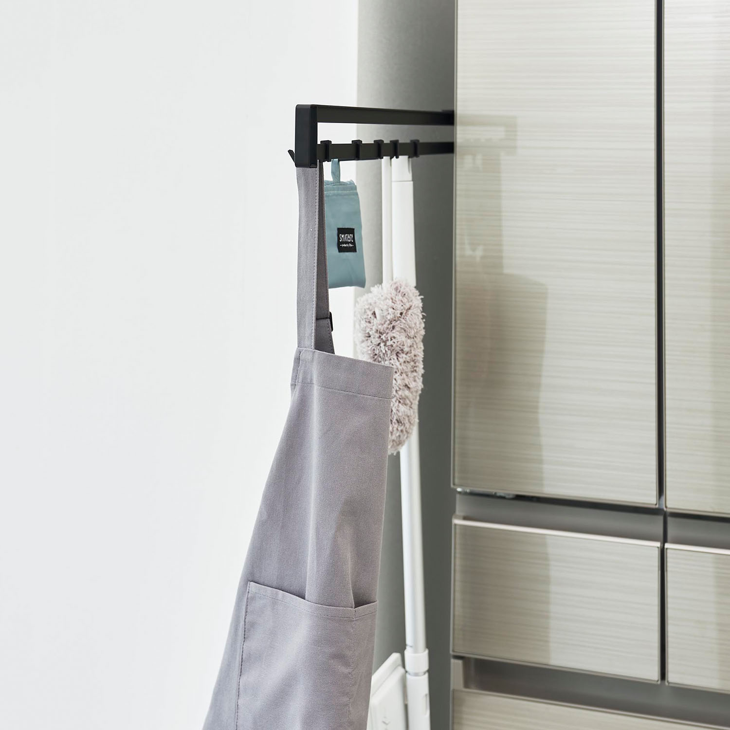 Tower Magnetic Retractable Hook Rack