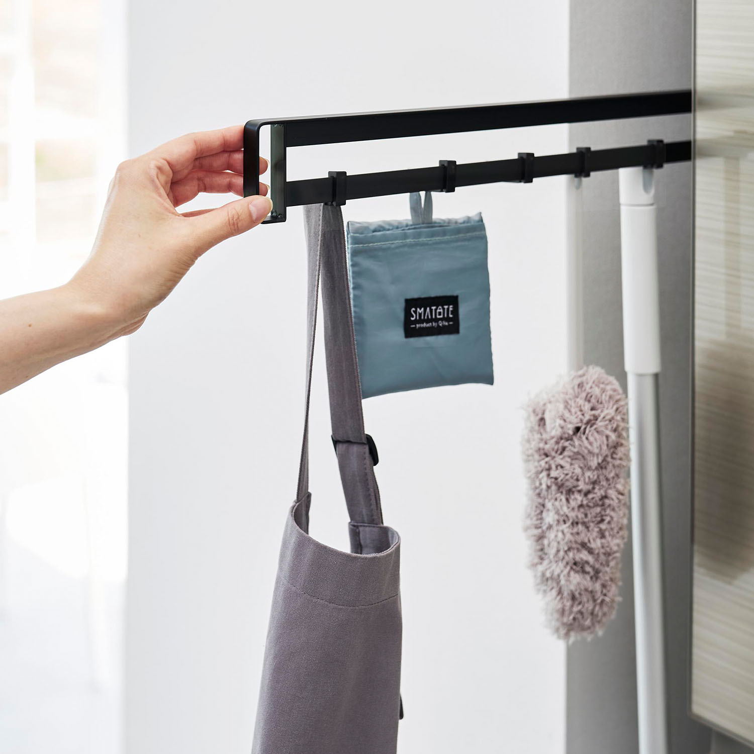 Tower Magnetic Retractable Hook Rack