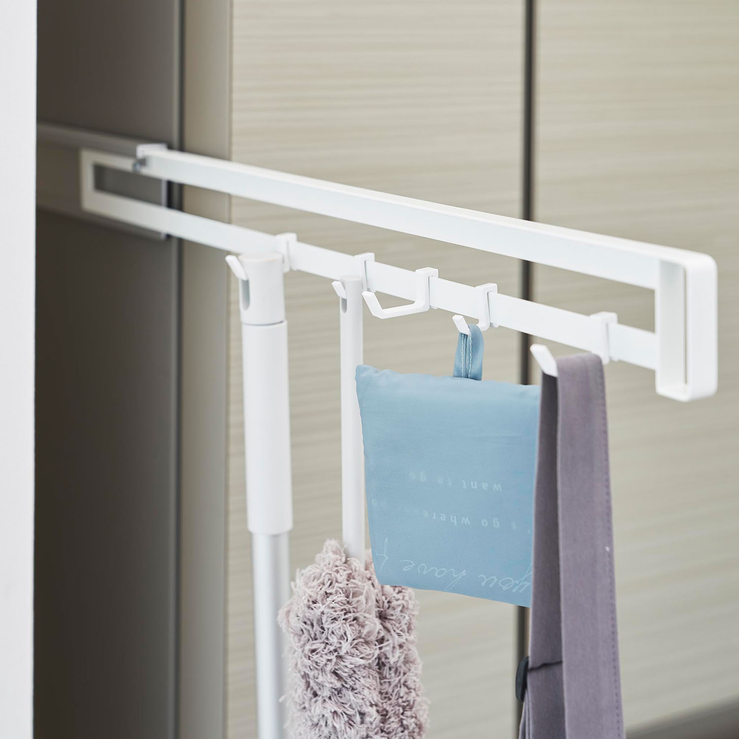 Tower Magnetic Retractable Hook Rack